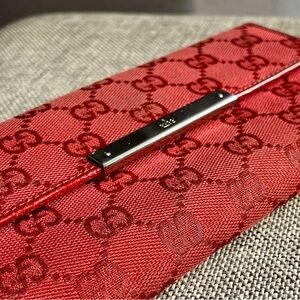 Authentic GUCCI Red canvas women’s wallet